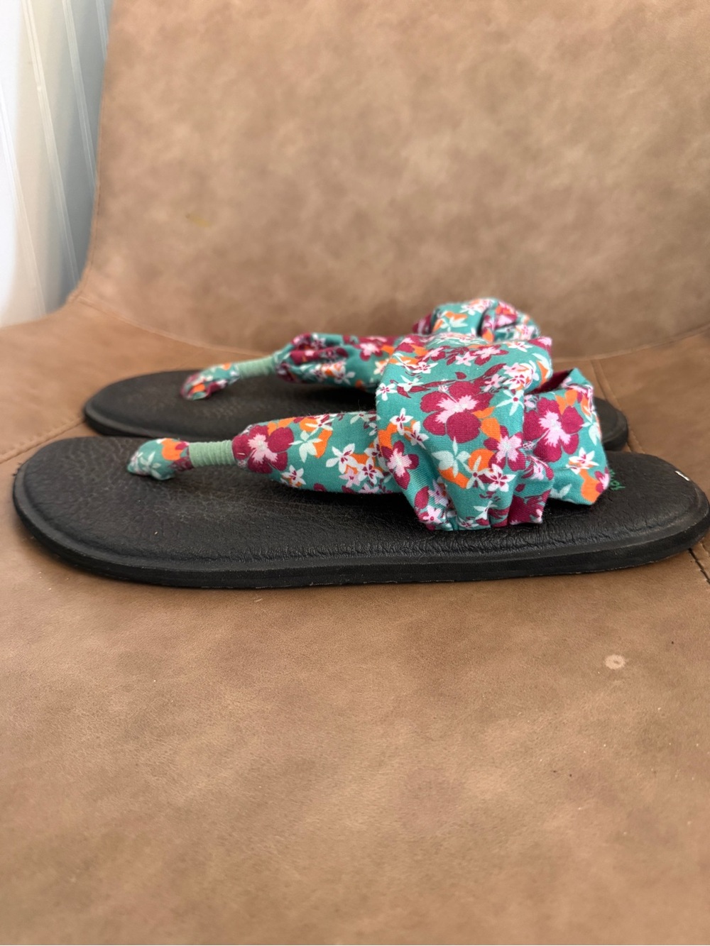 Sanuk blue floral teal two strap comfy sandals flip flops size 11